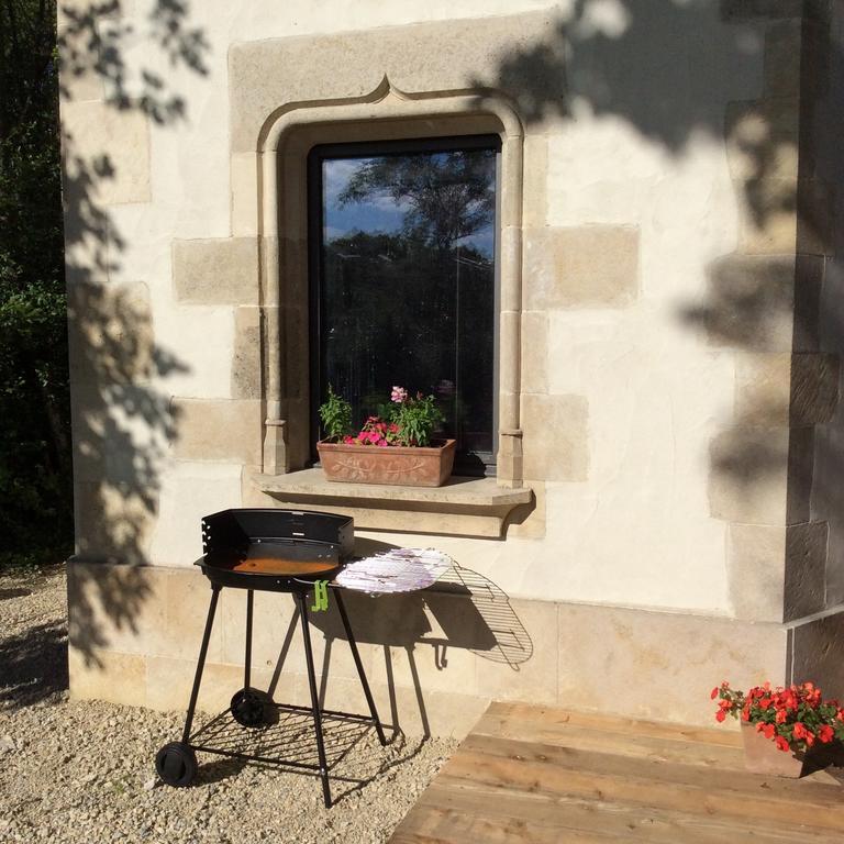 Villa Hexagonal Tower For 2 With Shared Pool Semur-en-Auxois Exterior foto